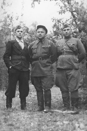 Soviet partisan leaders pose